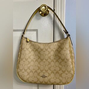 Beautiful Coach Bag (like new)